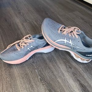 BRAND NEW NEVER WORN ASICS Gel-Kayano 27 sneakers